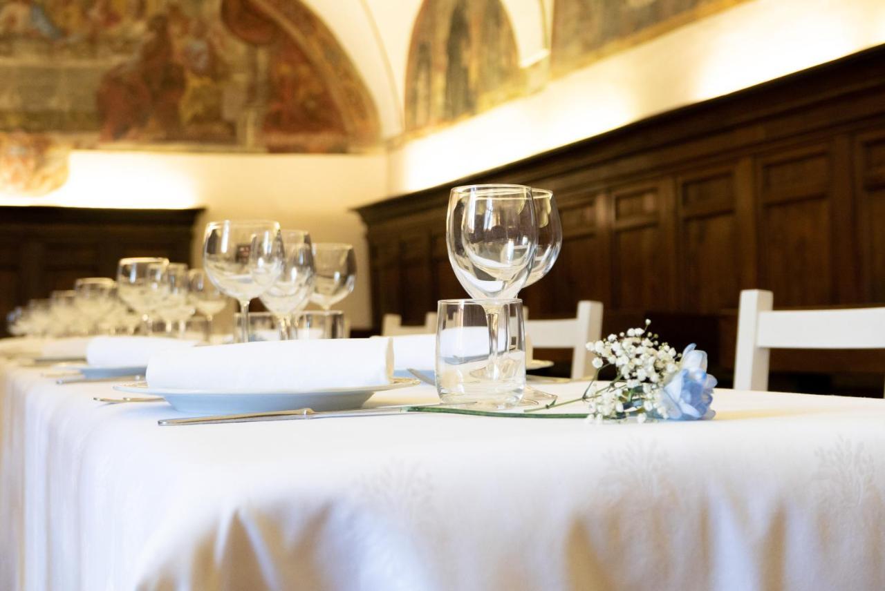 Monastero Ss. Annunziata Todi Exterior foto A table set for a meal