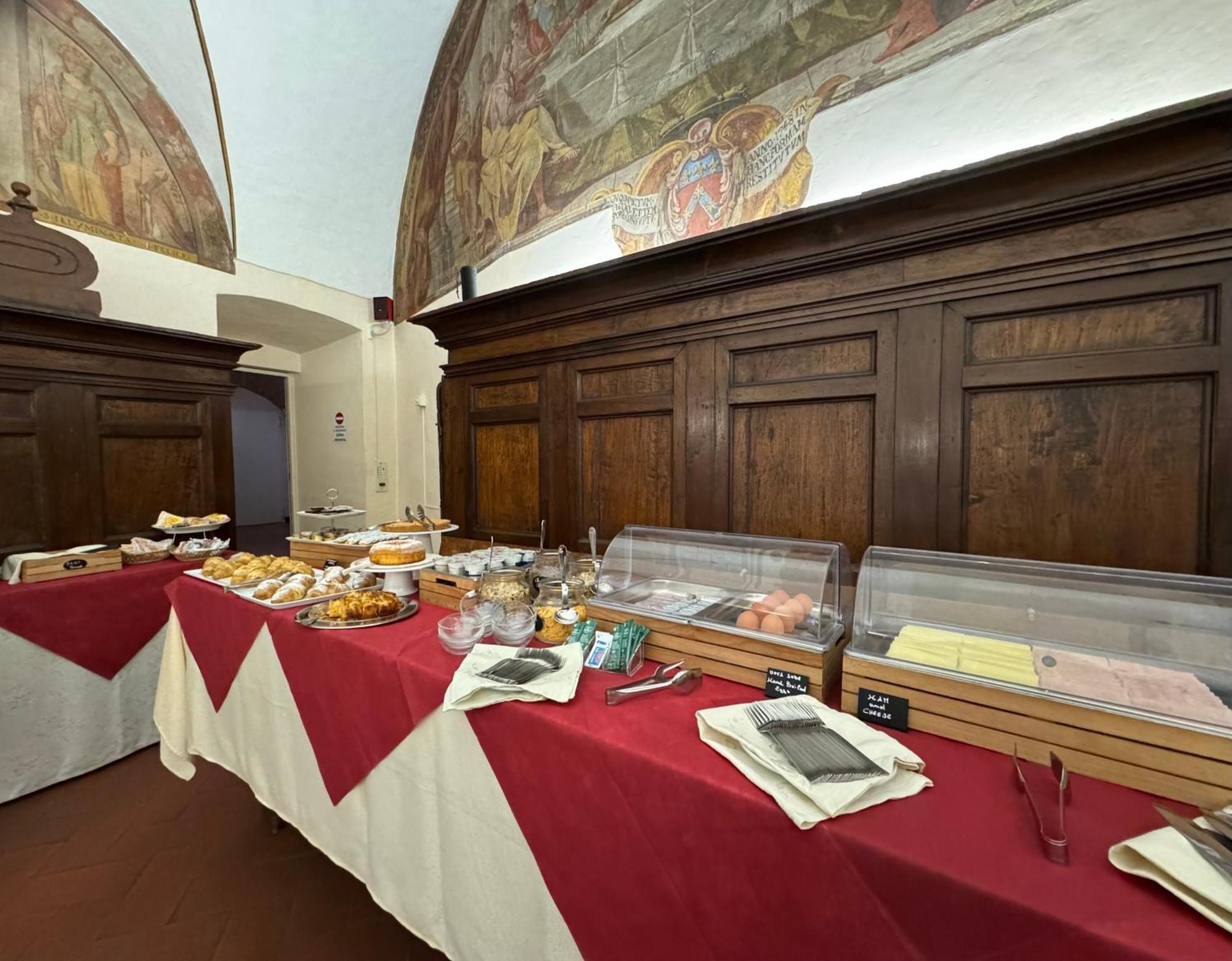 Monastero Ss. Annunziata Todi Exterior foto The buffet at the 2019 edition of the festival
