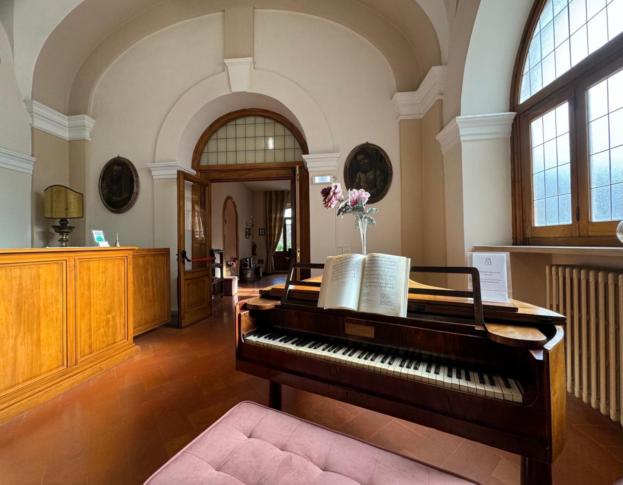 Monastero Ss. Annunziata Todi Exterior foto The piano room