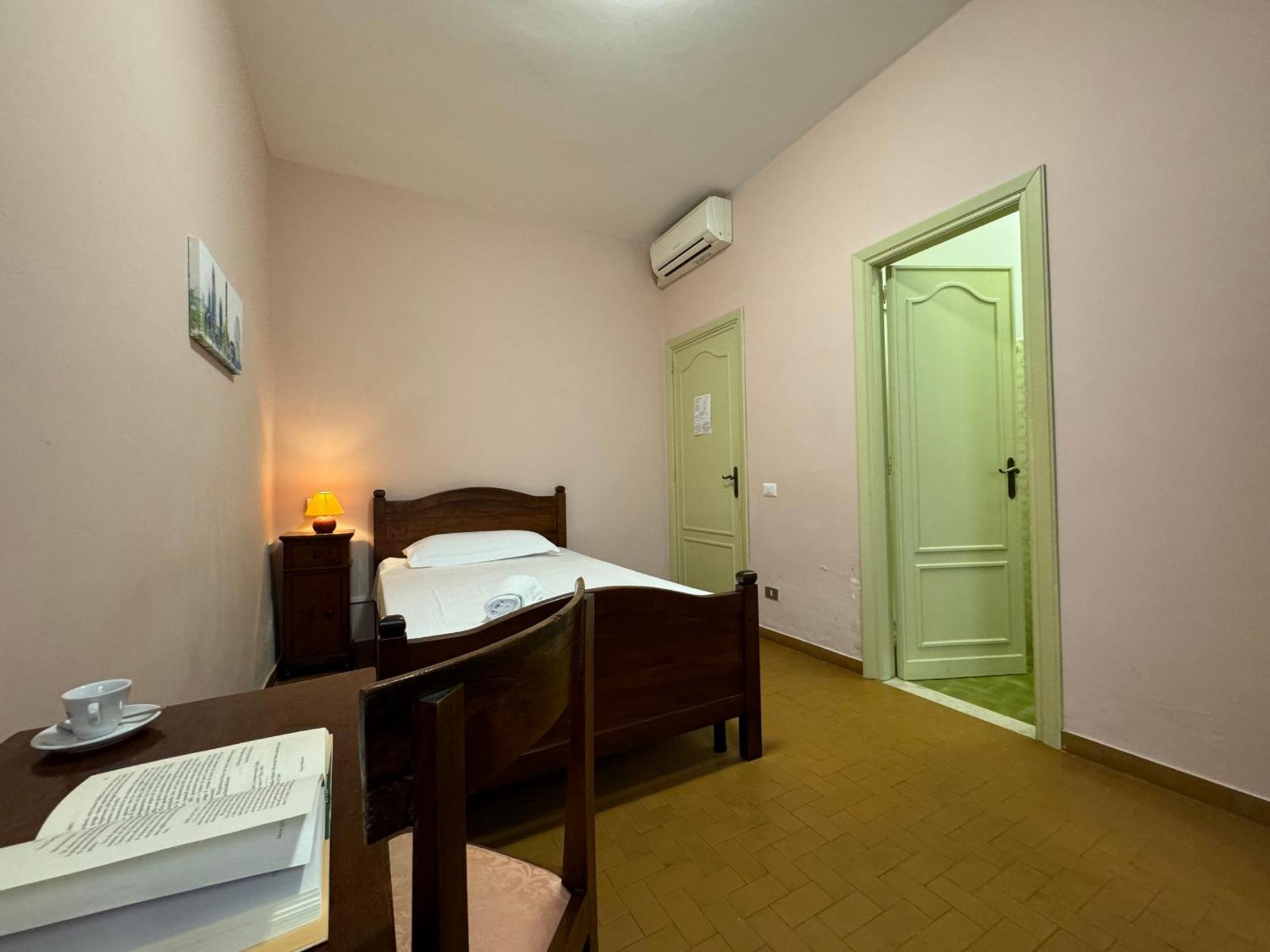 Monastero Ss. Annunziata Todi Exterior foto A room at the hotel