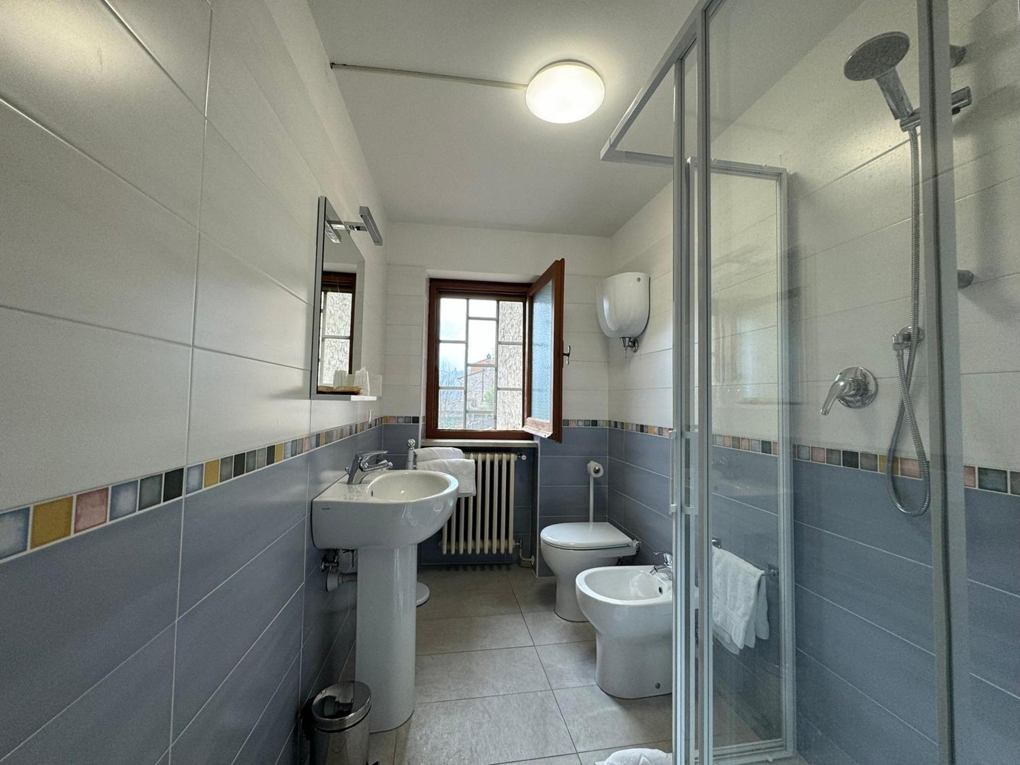 Monastero Ss. Annunziata Todi Exterior foto Bathroom with shower enclosure